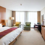 تجربة الإقامة الفاخرة في فندق ميراك سويتس