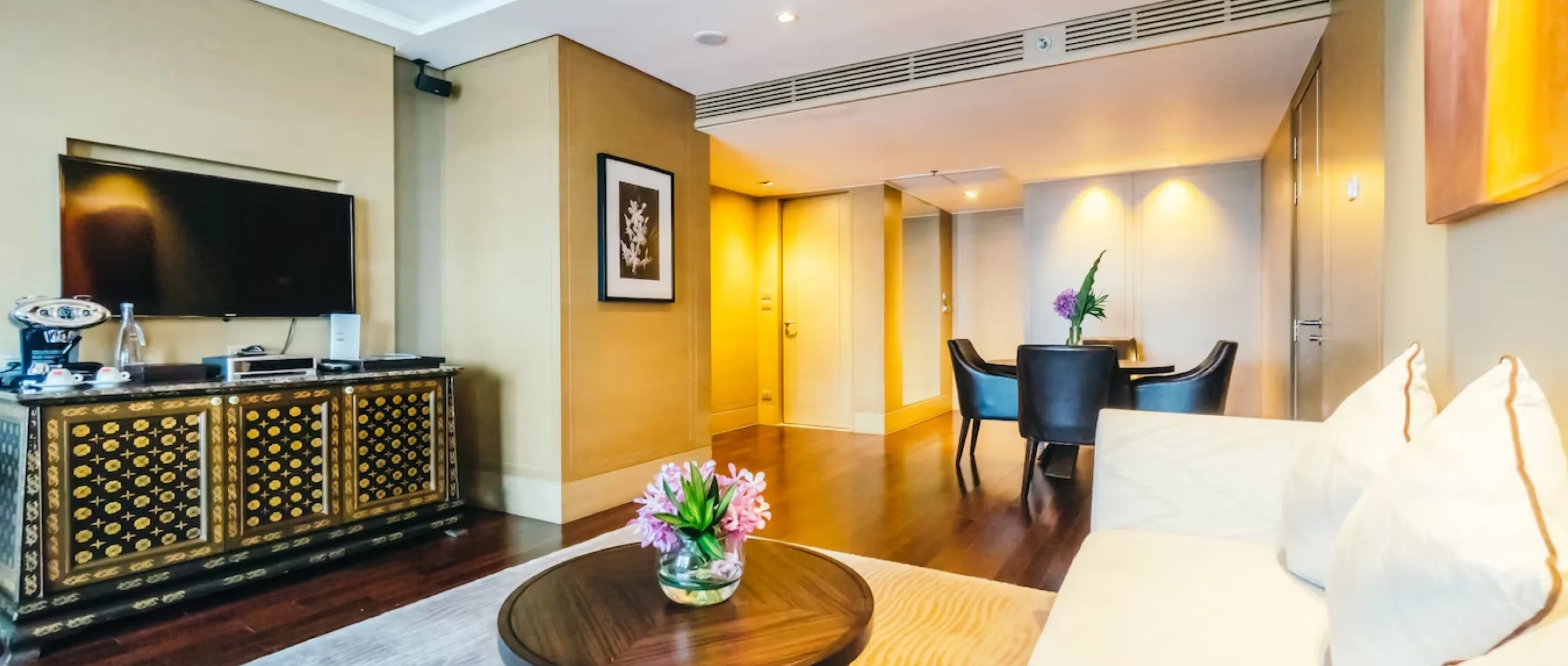 تجربة فندقية فاخرة تجمع بين الراحة والأناقة